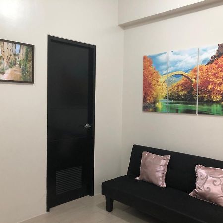 Robles' Unit At 81 Newport Boulevard Manila Exterior foto