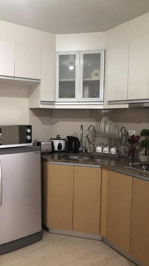 Robles' Unit At 81 Newport Boulevard Manila Exterior foto