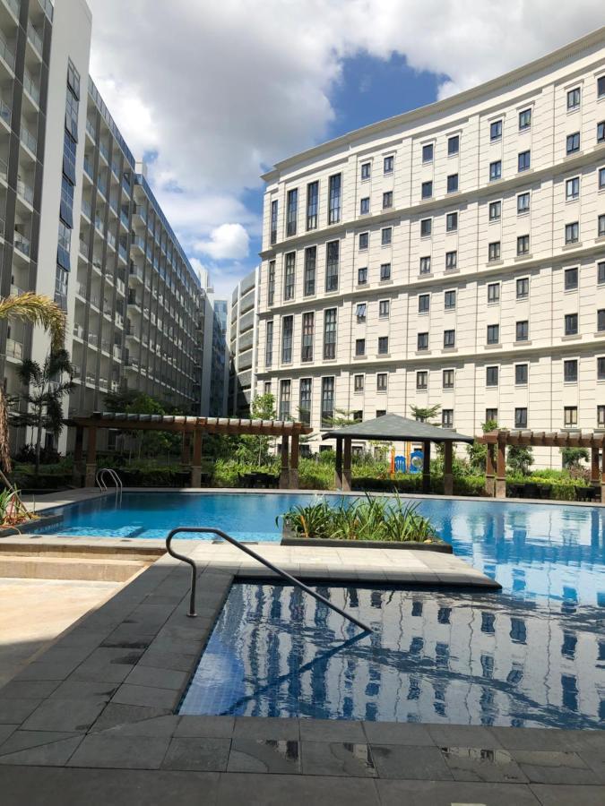 Robles' Unit At 81 Newport Boulevard Manila Exterior foto