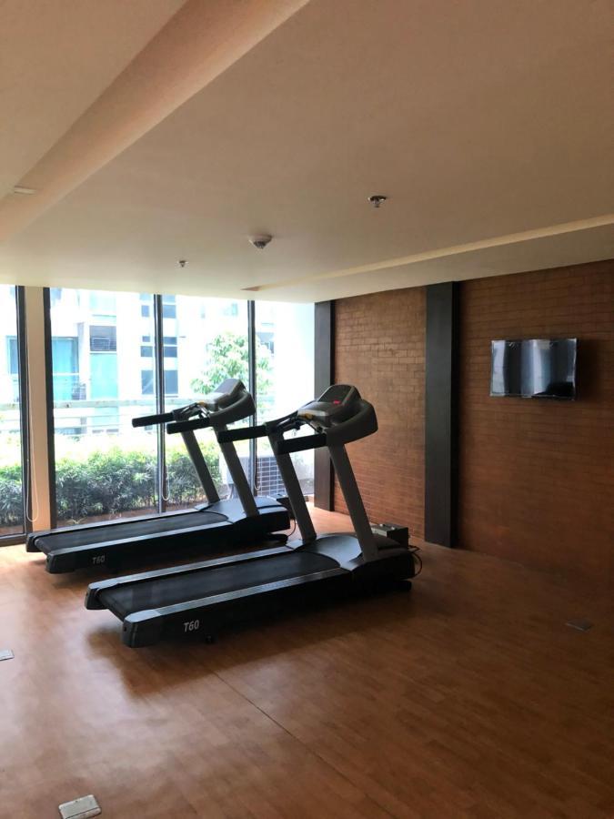 Robles' Unit At 81 Newport Boulevard Manila Exterior foto