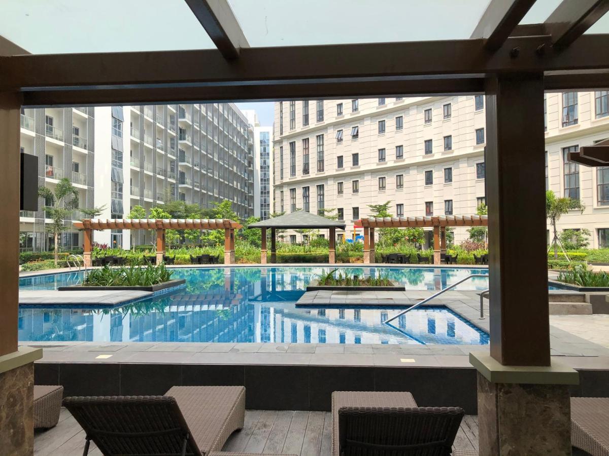 Robles' Unit At 81 Newport Boulevard Manila Exterior foto