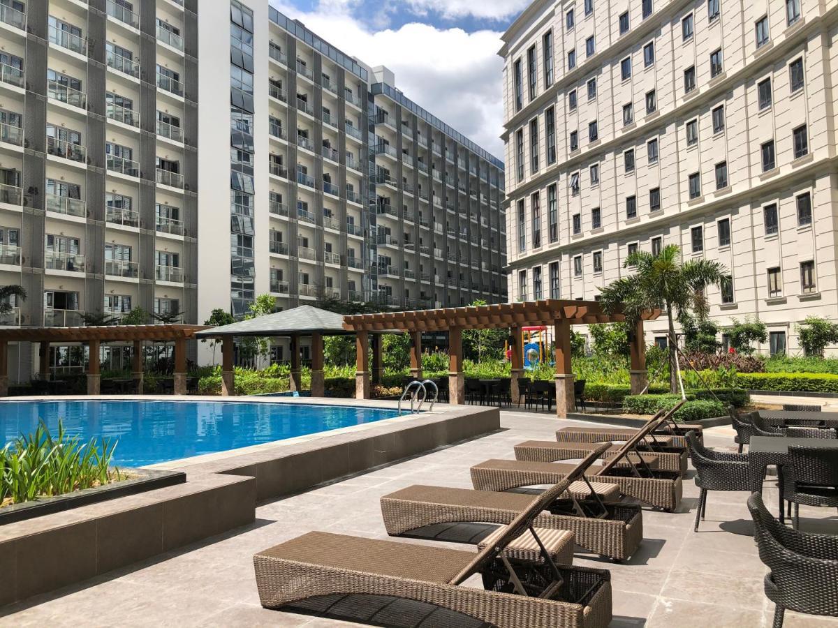 Robles' Unit At 81 Newport Boulevard Manila Exterior foto